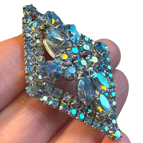 Stunnimg Jay Kel blue AB glass fancy silver finish brooch - Picture 4 of 5